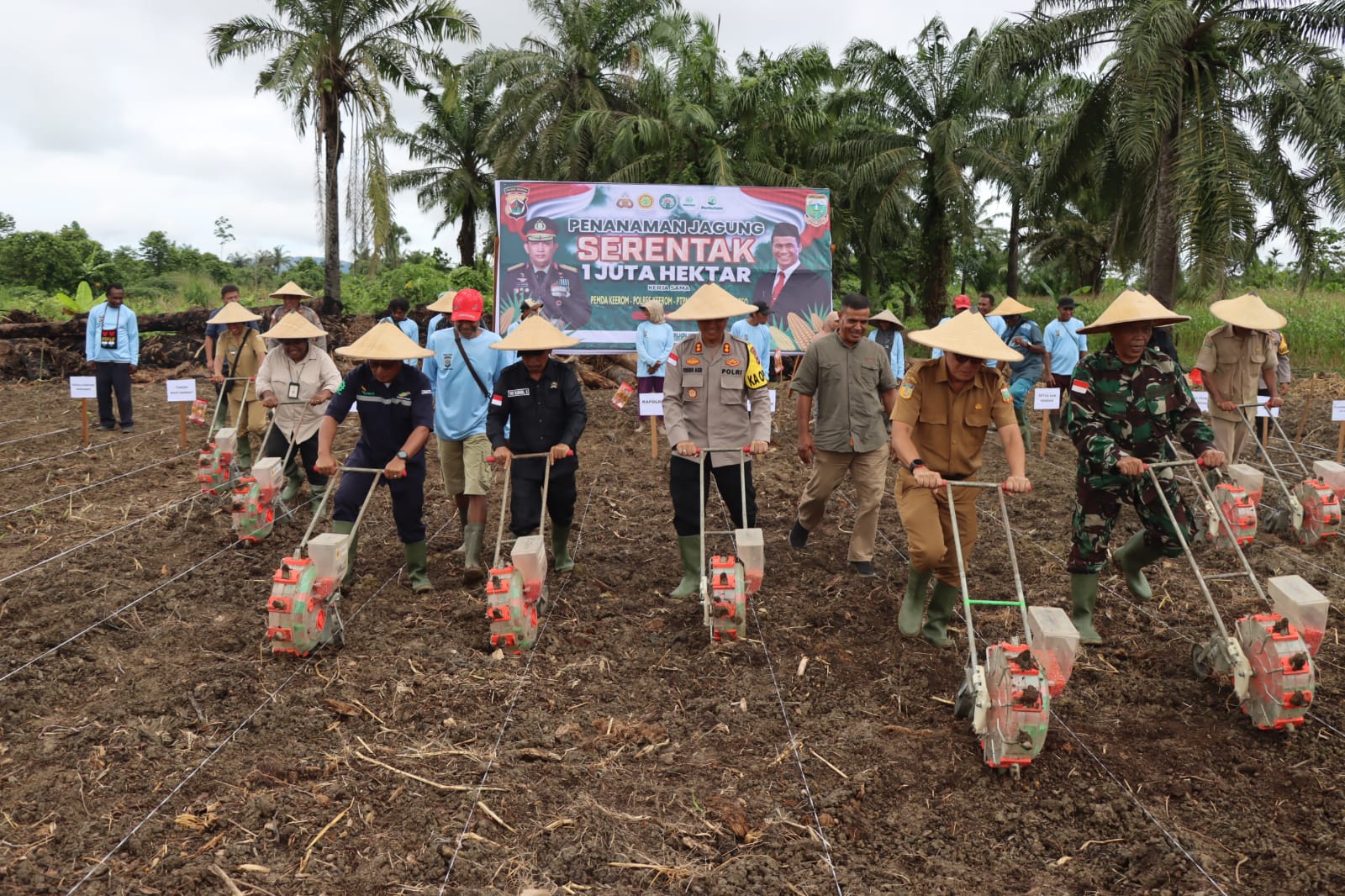 Dukung Program Swasembada Pangan 2025, Polres Keerom Bersama Mitra Polri dan Pemda Laksanakan Penanaman Jagung 10 Ha