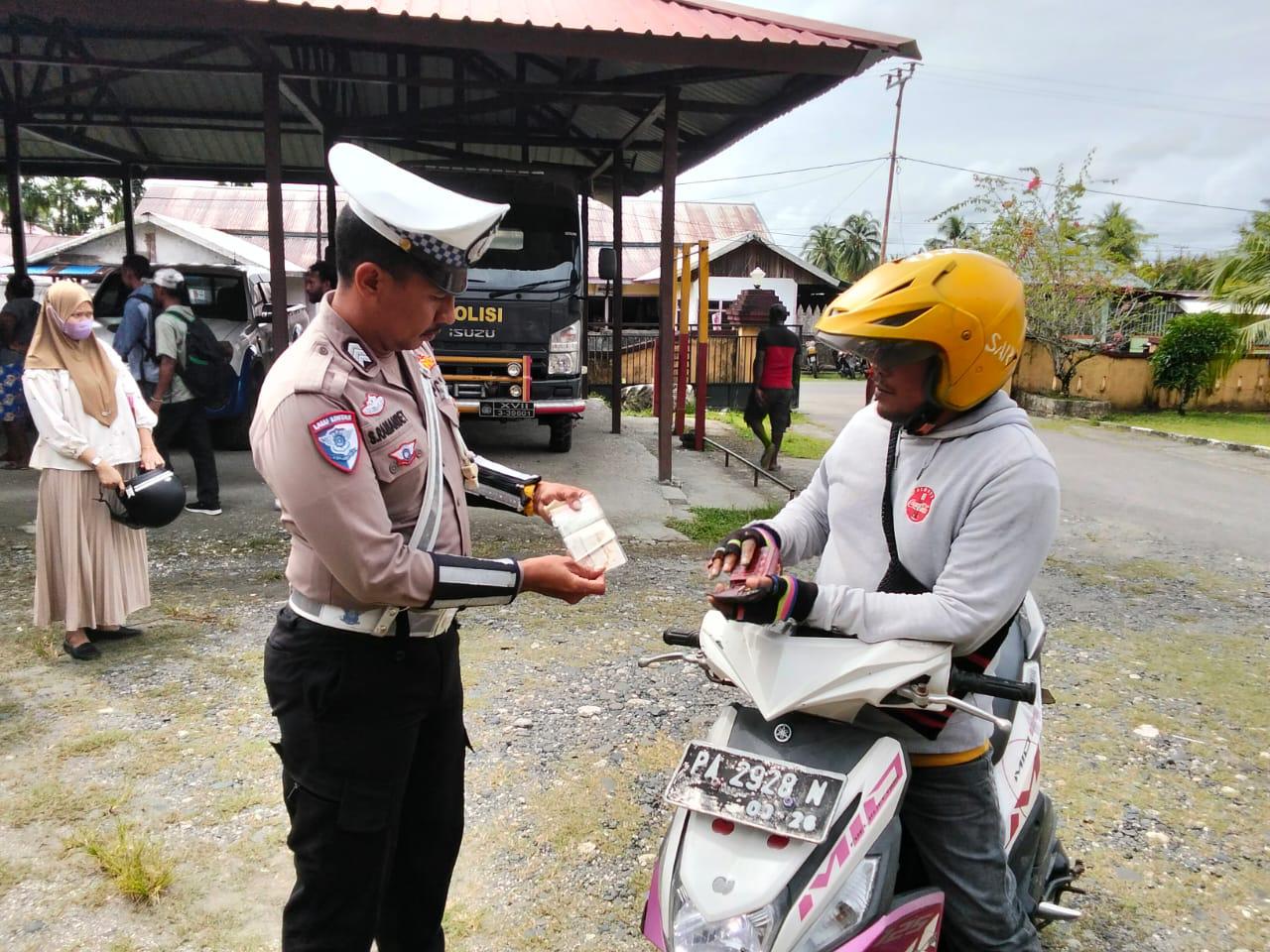 KRYD, Satuan Lalu Lintas Polres Waropen Jaring 24 Pelanggar Saat Pemeriksaan Ranmor Dan Pengendara Di Mapolres Waropen