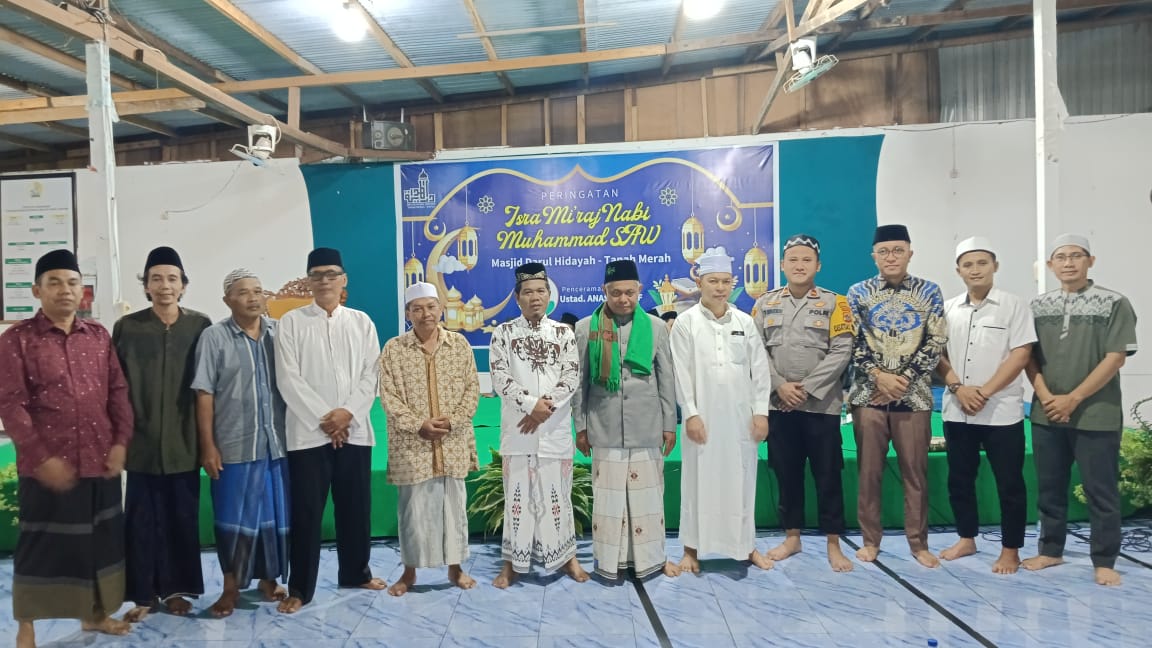 Polres Boven Digoel Amankan Jalannya Peringatan Isra Miraj 1446 H di Masjid Darul Hidayah Titik Nol