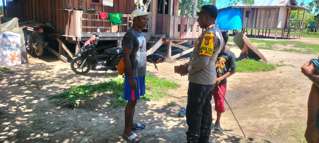 Kapolsek Tor Atas Kunjungi Warganya di Kota Sarmi