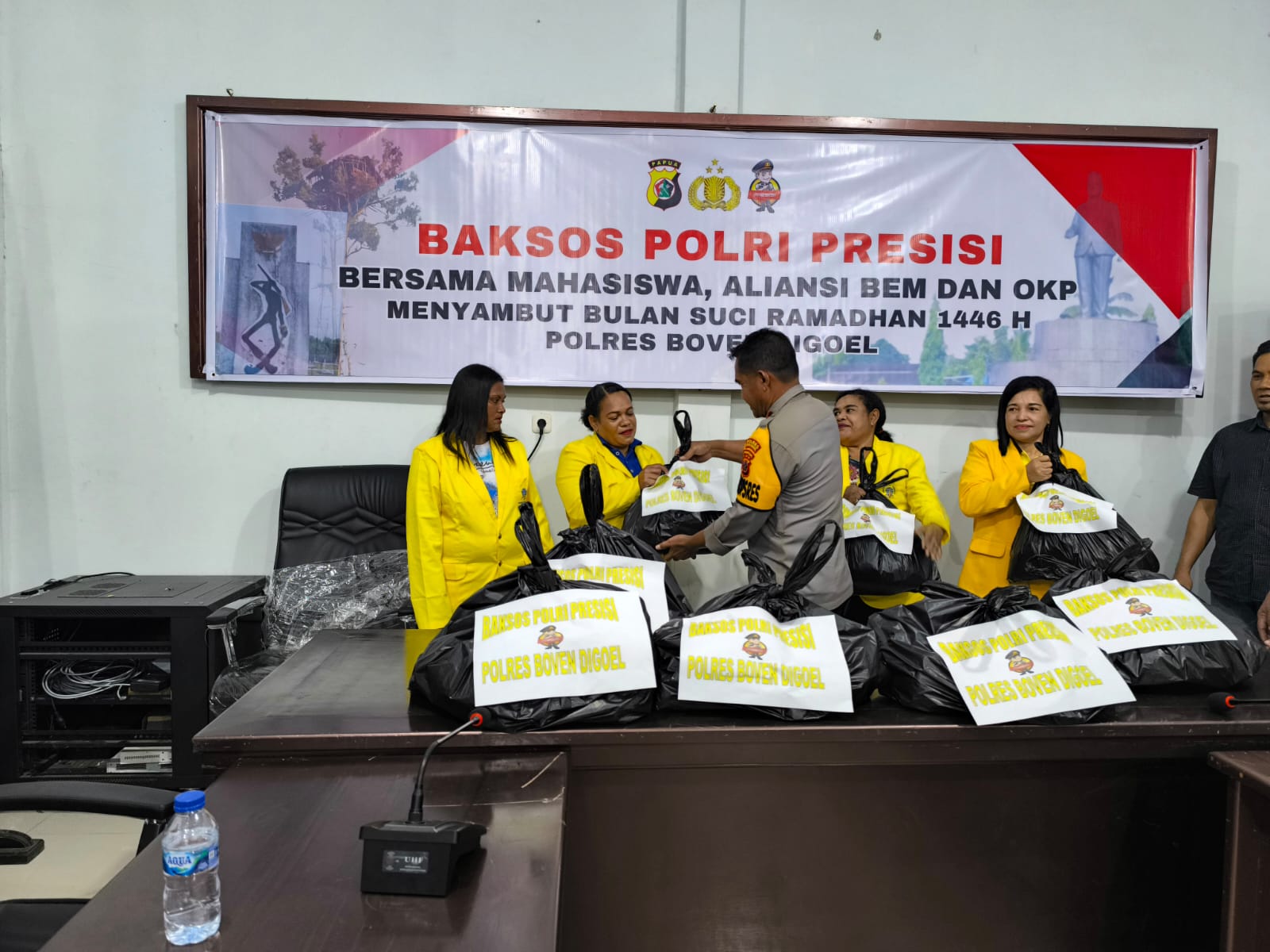 POLRES BOVEN DIGOEL Laksanakan BAKSOS POLRI PRESISI BERSAMA MAHASISWA, ALIANSI BEM DAN OKP DALAM MENYAMBUT BULAN SUCI RAMADHAN 1446 H.