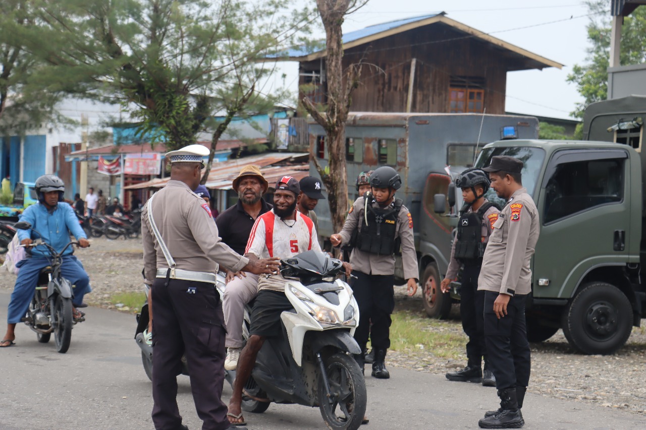 Personel Yahukimo Polda Papua bersama TNI lakukan Razia dan Patroli Jelang Putusan MK