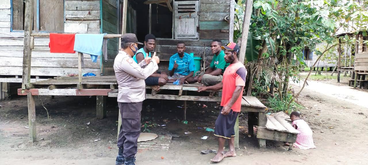 Bhabinkamtibmas Polsek Poumako Melaksanakan Giat Sambang Warga Binaanya