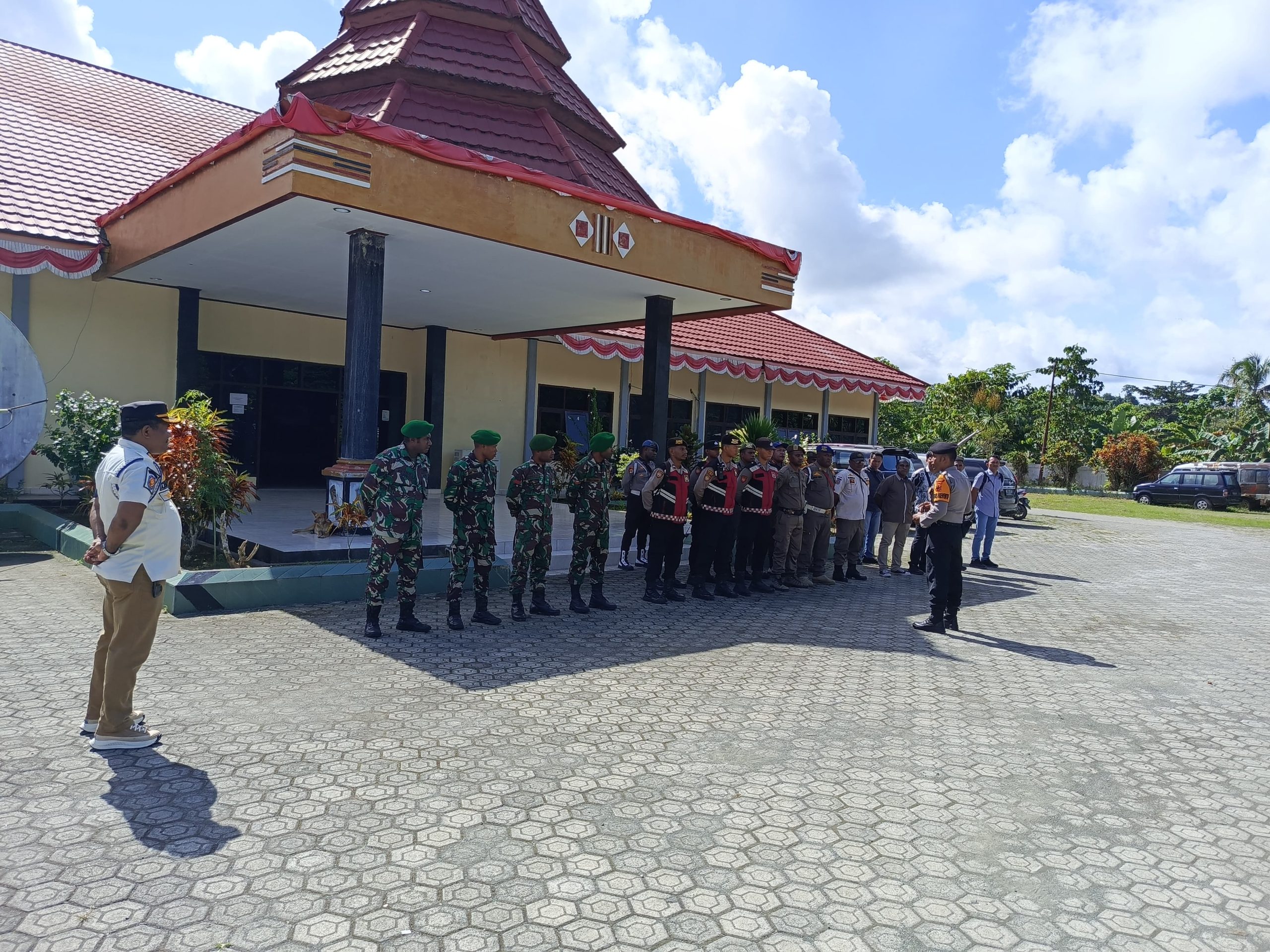 TNI – Polri Laksanakan Pengamanan Pelantikan Anggota DPRD Kabupaten Sarmi