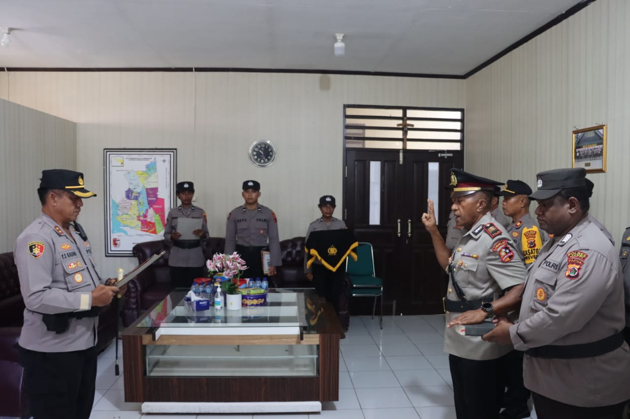 Kapolres Mappi Kukuhkan Kabag Ops Polres Mappi Yang Baru