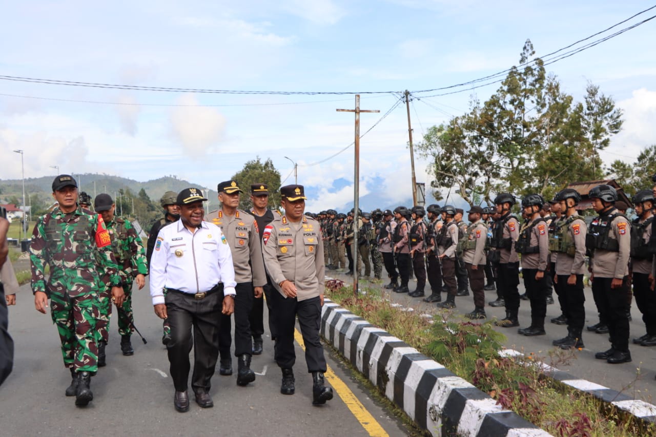 PJ. Bupati Puncak Jaya Pimpin Apel Kesiap-siagaan Dalam Rangka Antisipasi Putusan Sidang MK Pilkada Bupati dan Wakil Bupati