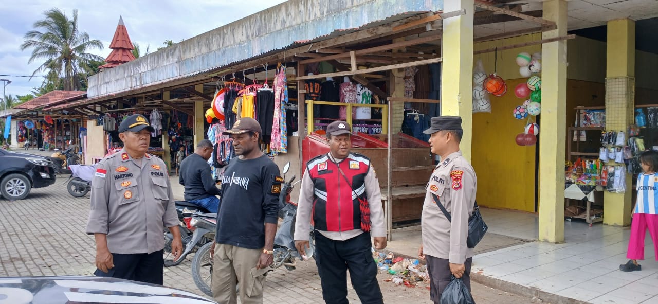 Jamin Keamanan Masyarakat, Kapolsek Sarmi Kota Laksanakan Patroli di Seputaran Pasar