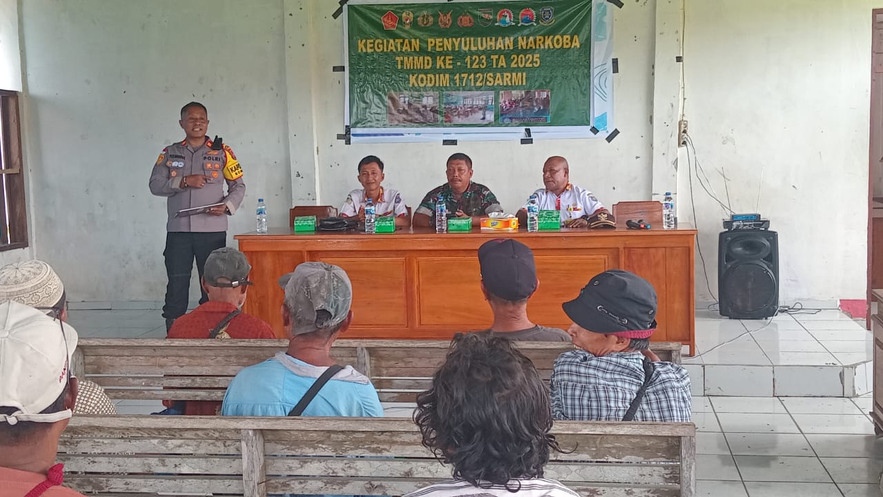 Program TMMD, Polri Bersama TNI Berikan Penyuluhan Tentang Kesadaran Hukum, Bahaya Narkoba dan Penyakit TBC