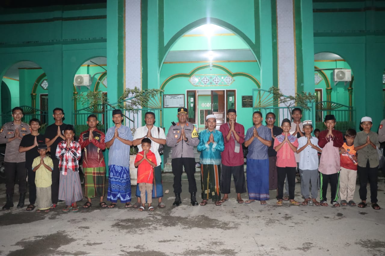 Kapolres Supiori Turun Langsung Pantau Pelaksanaan Pengamanan Sholat Tarawih