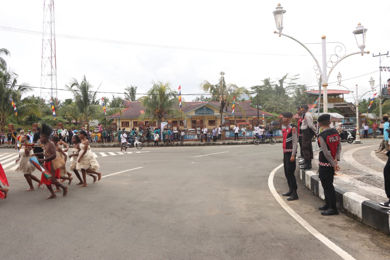Polres Supiori Laksanakan Pengamanan Penyambutan Bupati Supiori Dan Wakil Bupati Supiori