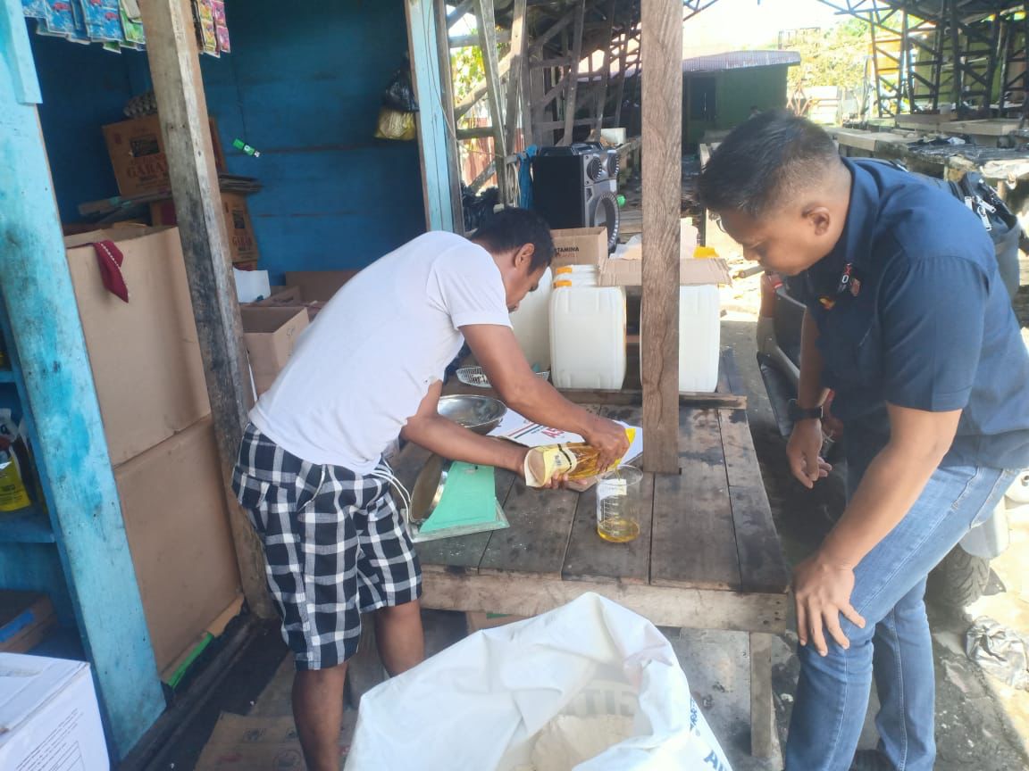 Satgas Pangan Polres Waropen Monitoring Dan Antisipasi Kecurangan Serta Kenaikan Harga Minyak Goreng Bersubsidi.