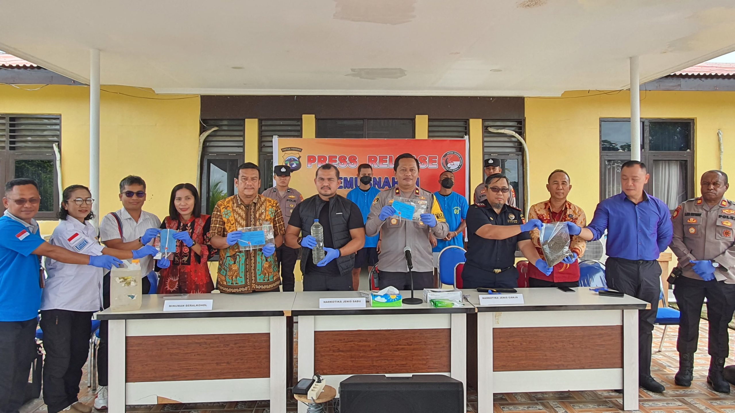 Wakapolres Mimika Pimpin Press Release Pemusnahan Barang Bukti Narkoba