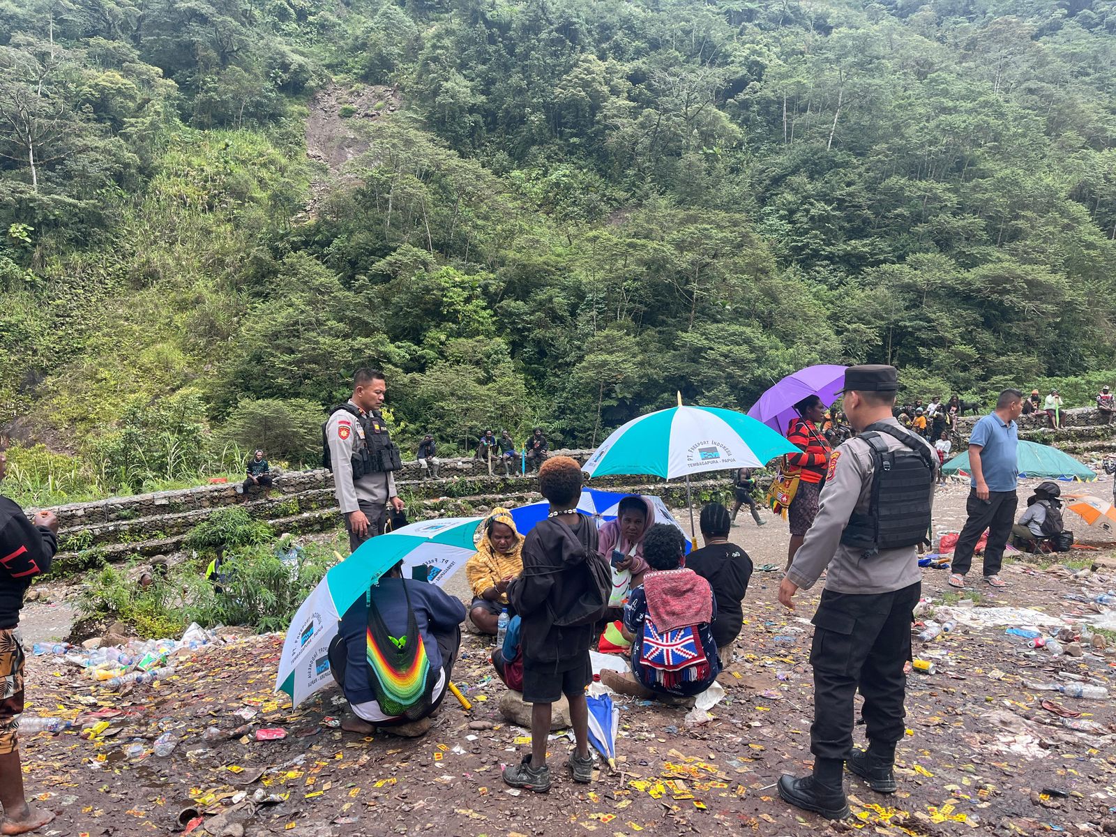 Kapolsek Tembagapura Laksanakan Patroli dan Berikan Imbauan Kamtibmas