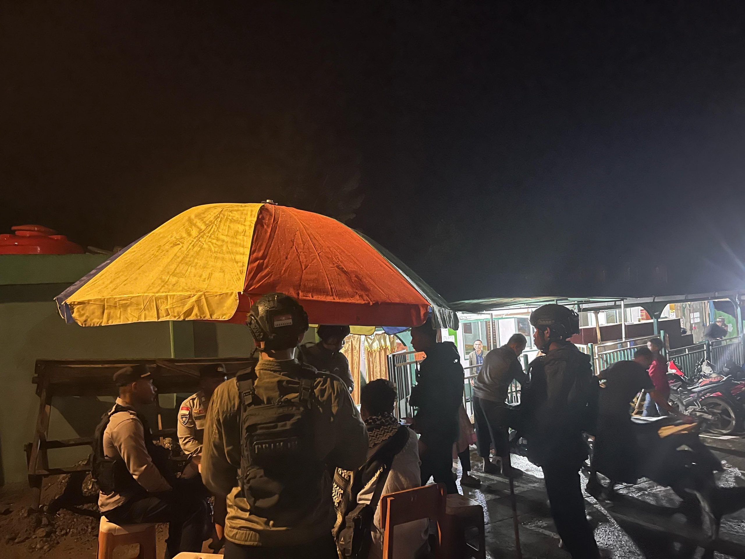 Polri Hadir Memberikan Pelayanan Pengamanan Ibadah Sholat Tarawih