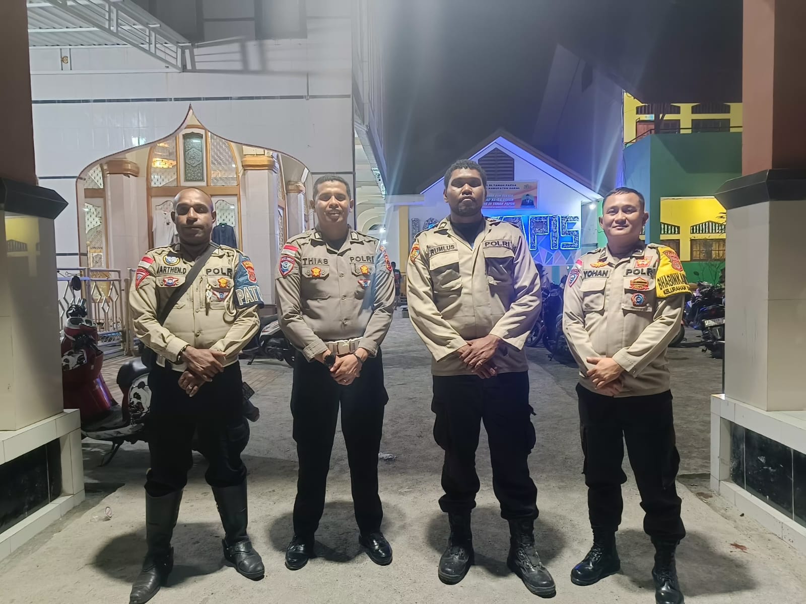 Polres Sarmi Bersama Polsek Jajaran Terus Gencar Melaksanakan Pengamanan Sholat Tarawih di Bulan Ramadhan