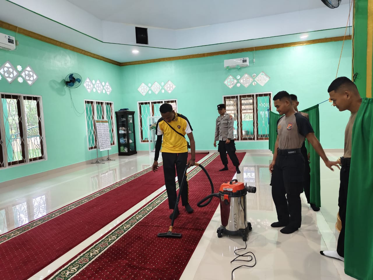 Polres Supiori Gelar Bhakti Religi di Masjid An Nur Supiori