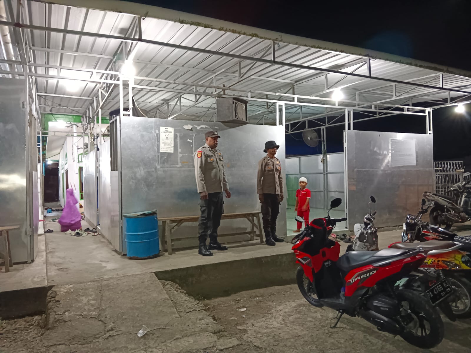 Polsek Kawasan Pelabuhan Pomako Laksanakan Pengamanan Sholat Tarawih Dan Kunjungan Tokoh Agama