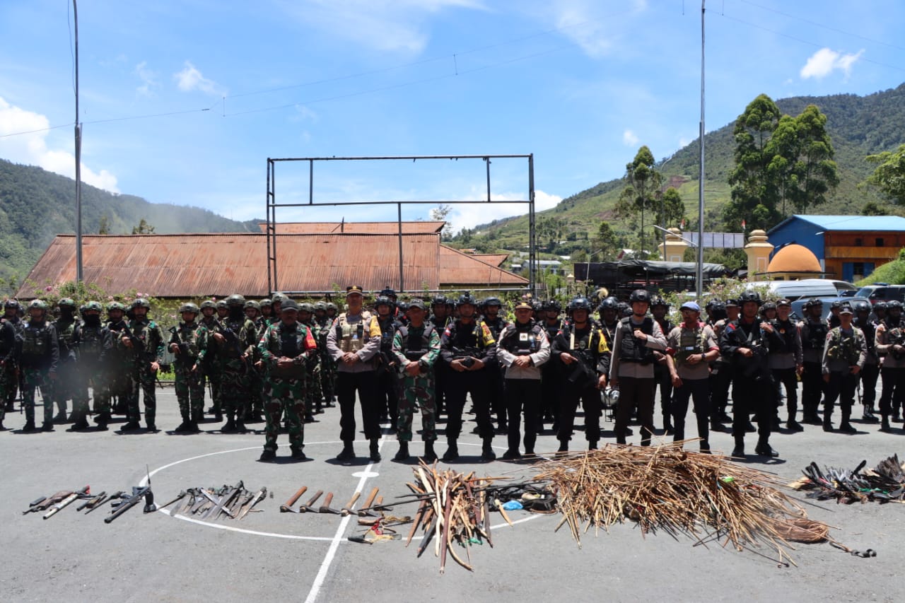 Kembali Ribuan Alat Perang Diamankan Personel Gabungan TNI-Polri di Kab. Puncak Jaya Saat Pelaksanaan Patroli dan Razia