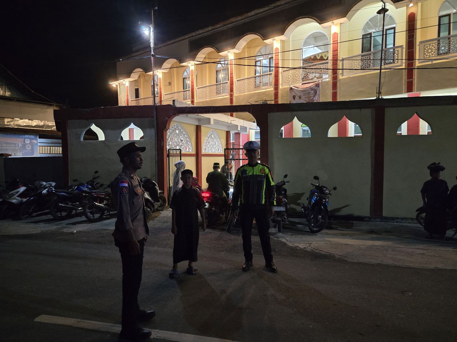 Patroli Saat Sholat Tarawih, Masyarakat Kabupaten Sarmi Merasakan Kenyamanan