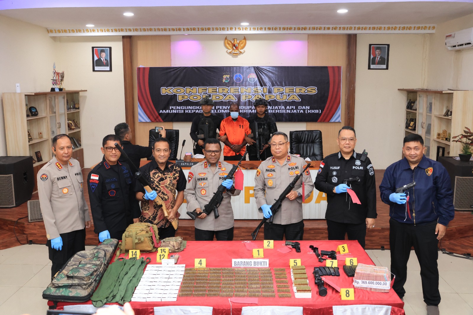 Kapolda Papua Pimpin Pelaksanaan Press Release Penangkapan Pelaku Penyelundupan Senjata