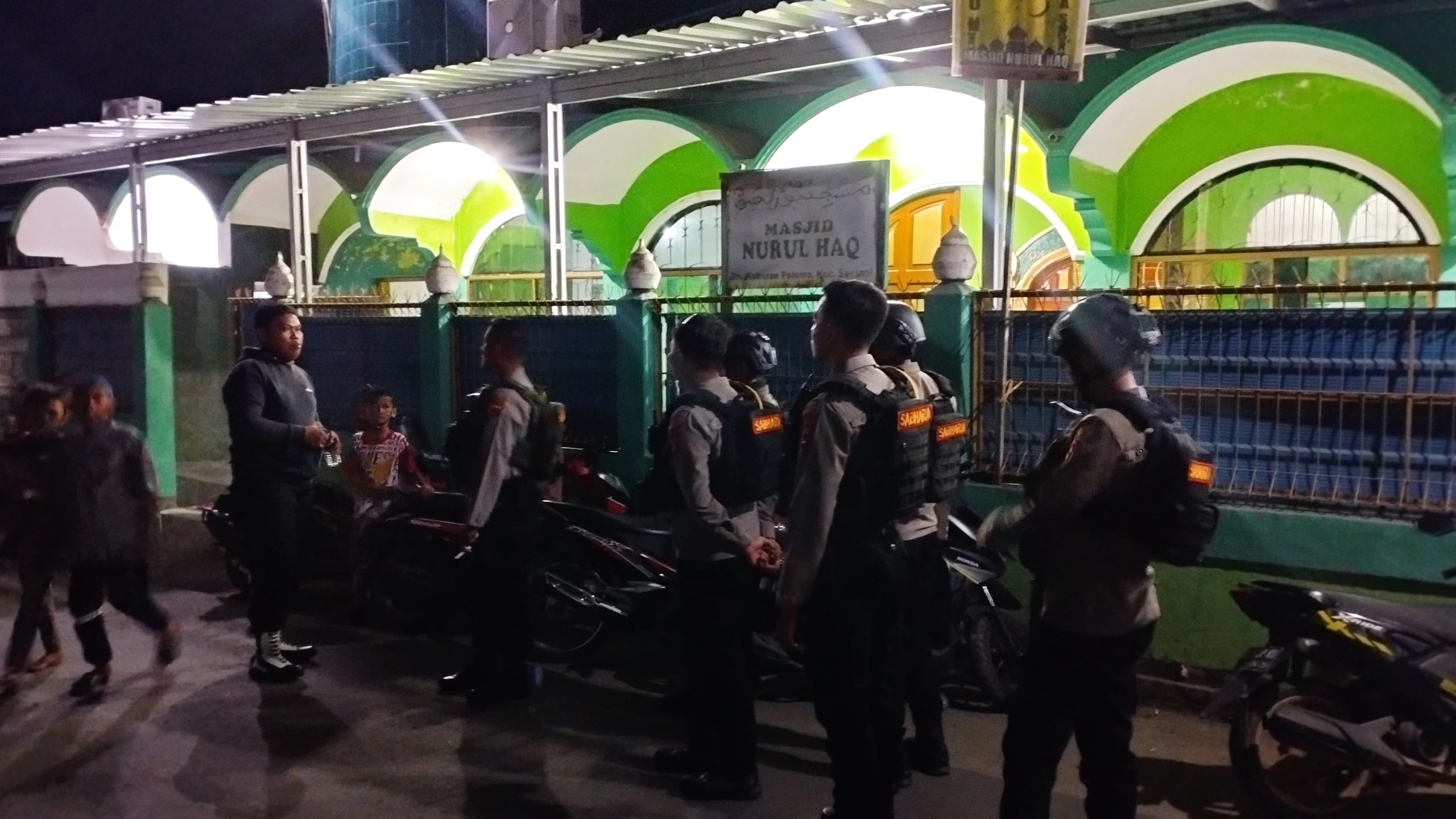 Polres Jayapura Gelar Patroli Rutin untuk Pengamanan Shalat Tarawih di Sentani