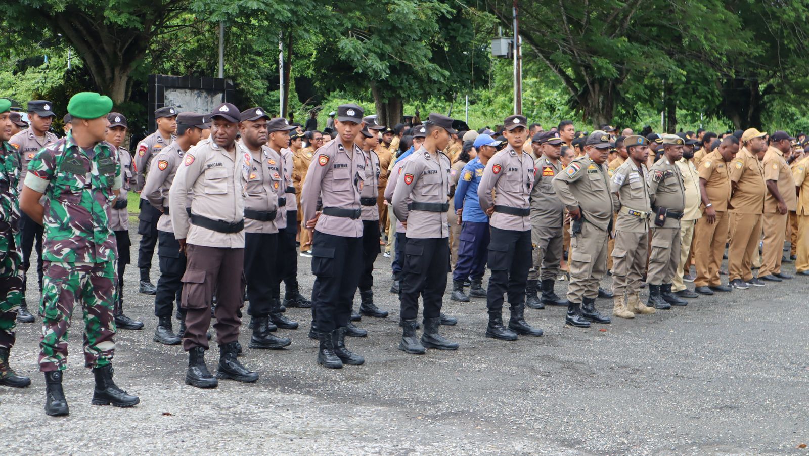 Perkuat Sinergitas TNI-Polri Dan Pemerintah Daerah Kab. Sarmi, Bupati Sarmi Pimpin Langsung Apel Gabungan