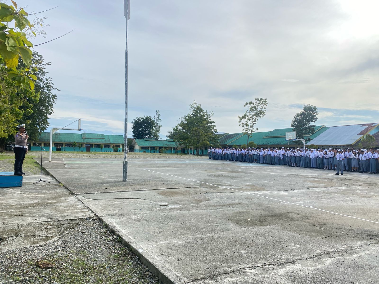 Sebagai Pembina Upacara di SMAN 1 Timika, Kasat Lantas: Besok Kami Akan Lakukan Pemeriksaan