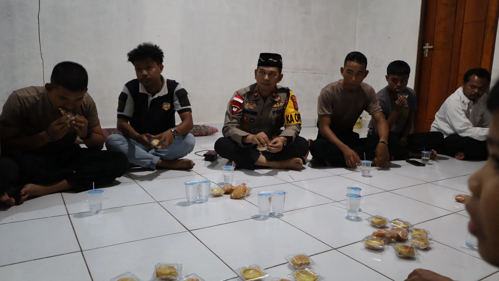 Kapolres Sarmi Berbuka Puasa Bersama Anggotanya Sekaligus Memberikan Tausiyah Kepada Para Jamaah Masjid Nur Rahmat