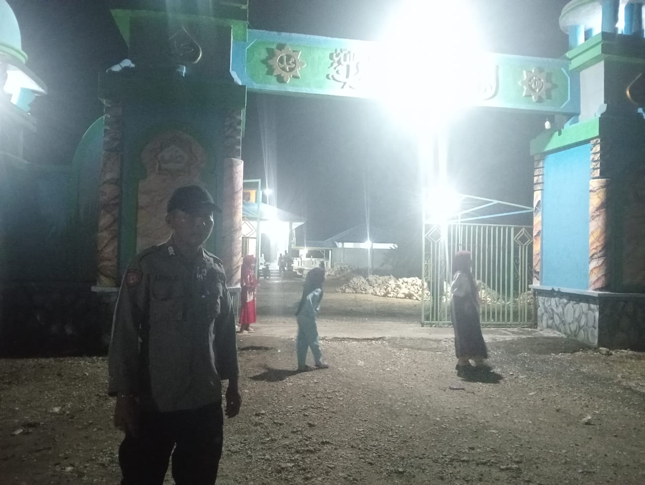 Personel Polsek Bonggo Laksanakan Pengamanan Sholat Subuh di Masjid Al-Muhajirin