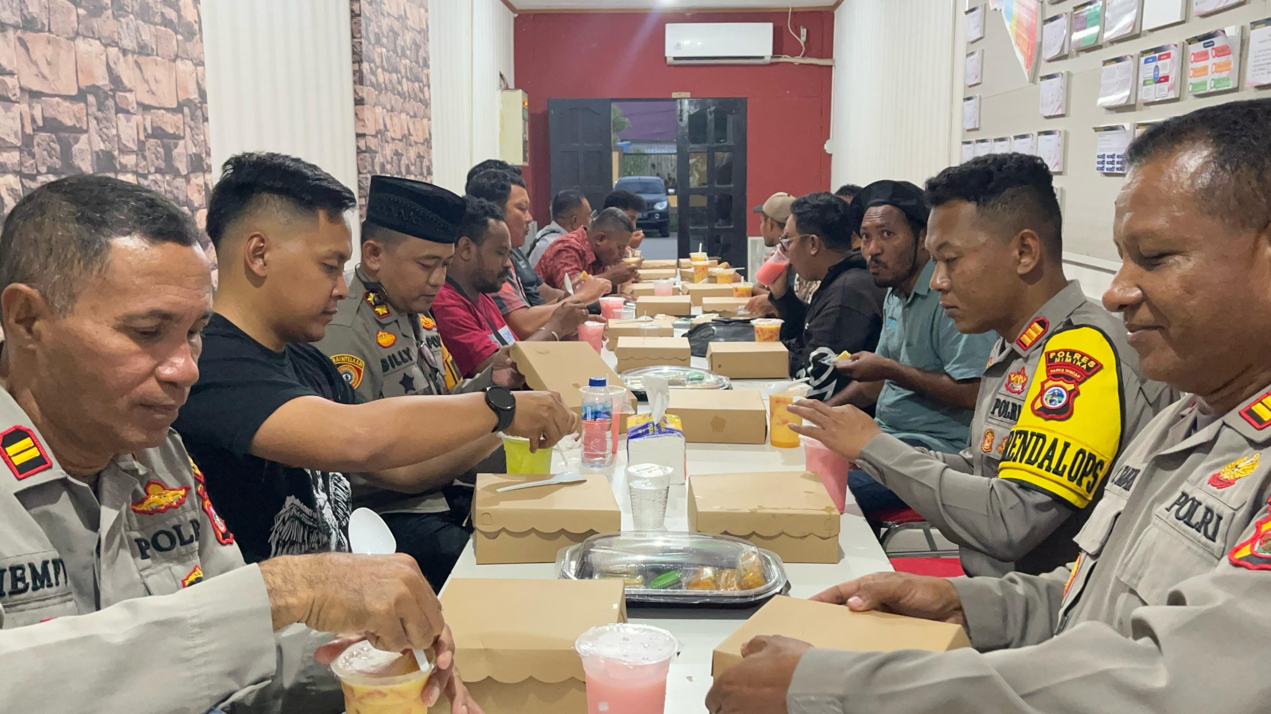 Polres Mimika Laksanakan Kegiatan Buka Puasa Bersama Dengan Wartawan Dalam Rangka Bulan Suci Ramadan