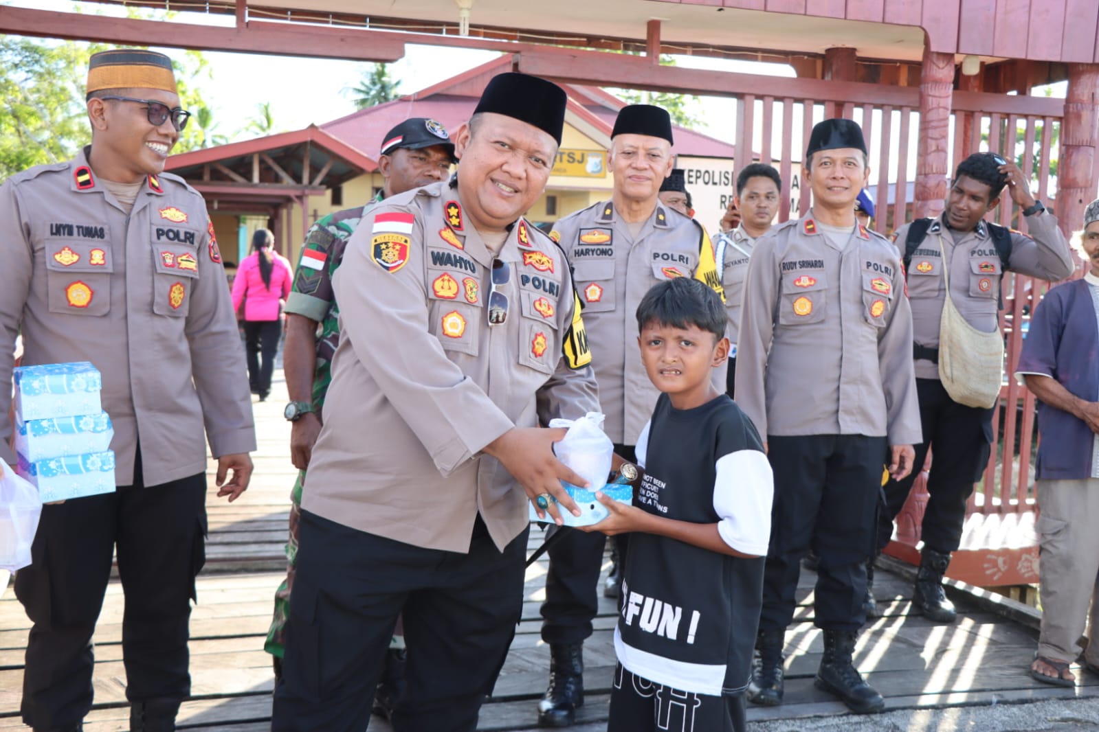 Polres Asmat Berbagi Kasih di Bulan Puasa