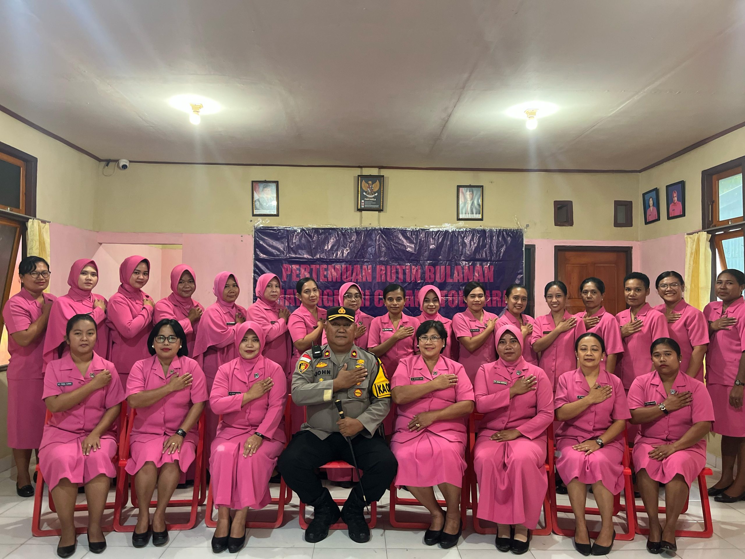 Kapolres Tolikara Hadiri Pertemuan Rutin Bulanan Bhayangkari Cab. Tolikara