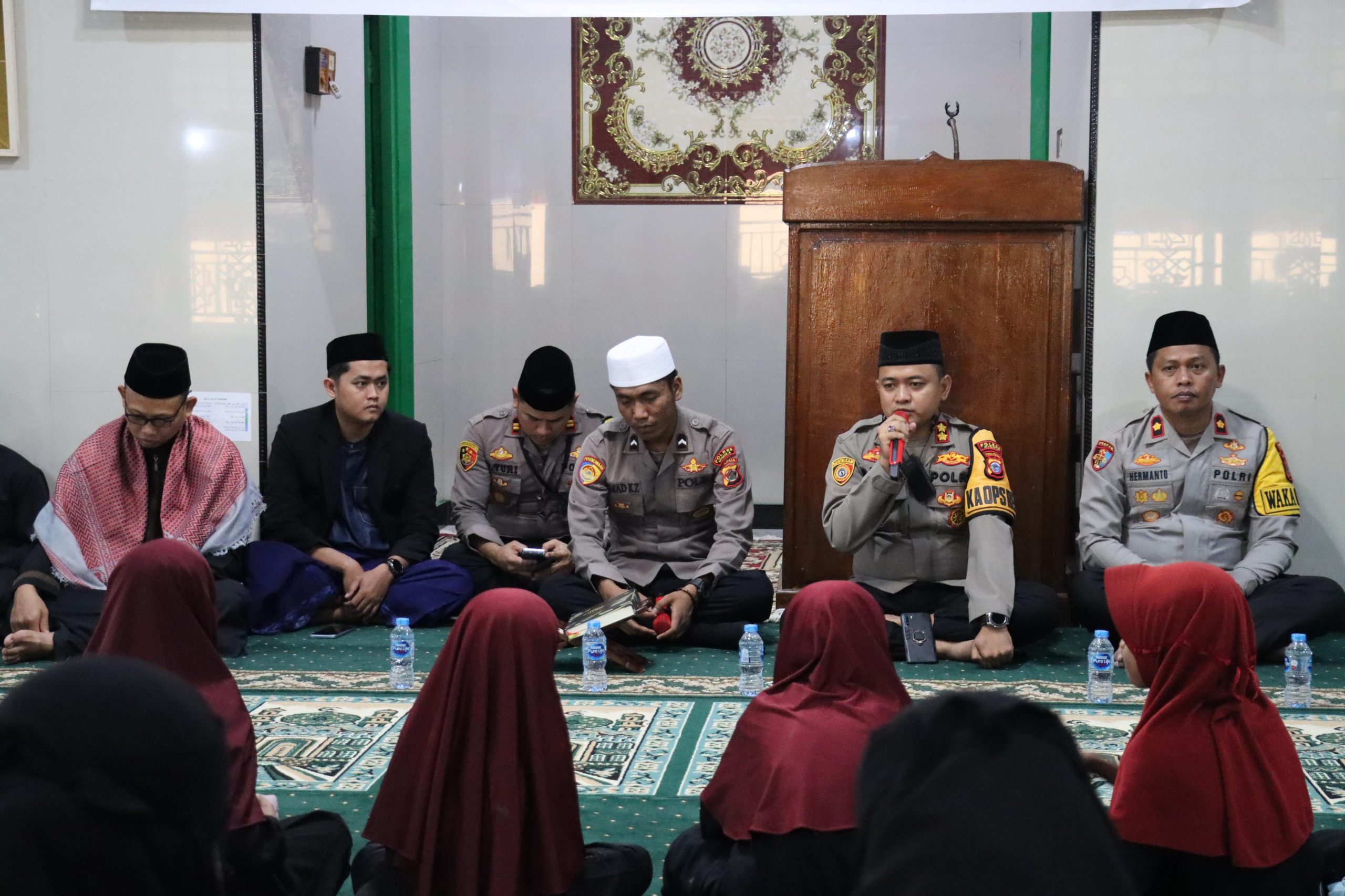Buka Puasa Bersama Polres Mimika dan Anak Yatim dalam Rangka Peringatan Malam Nuzulul Qur’an