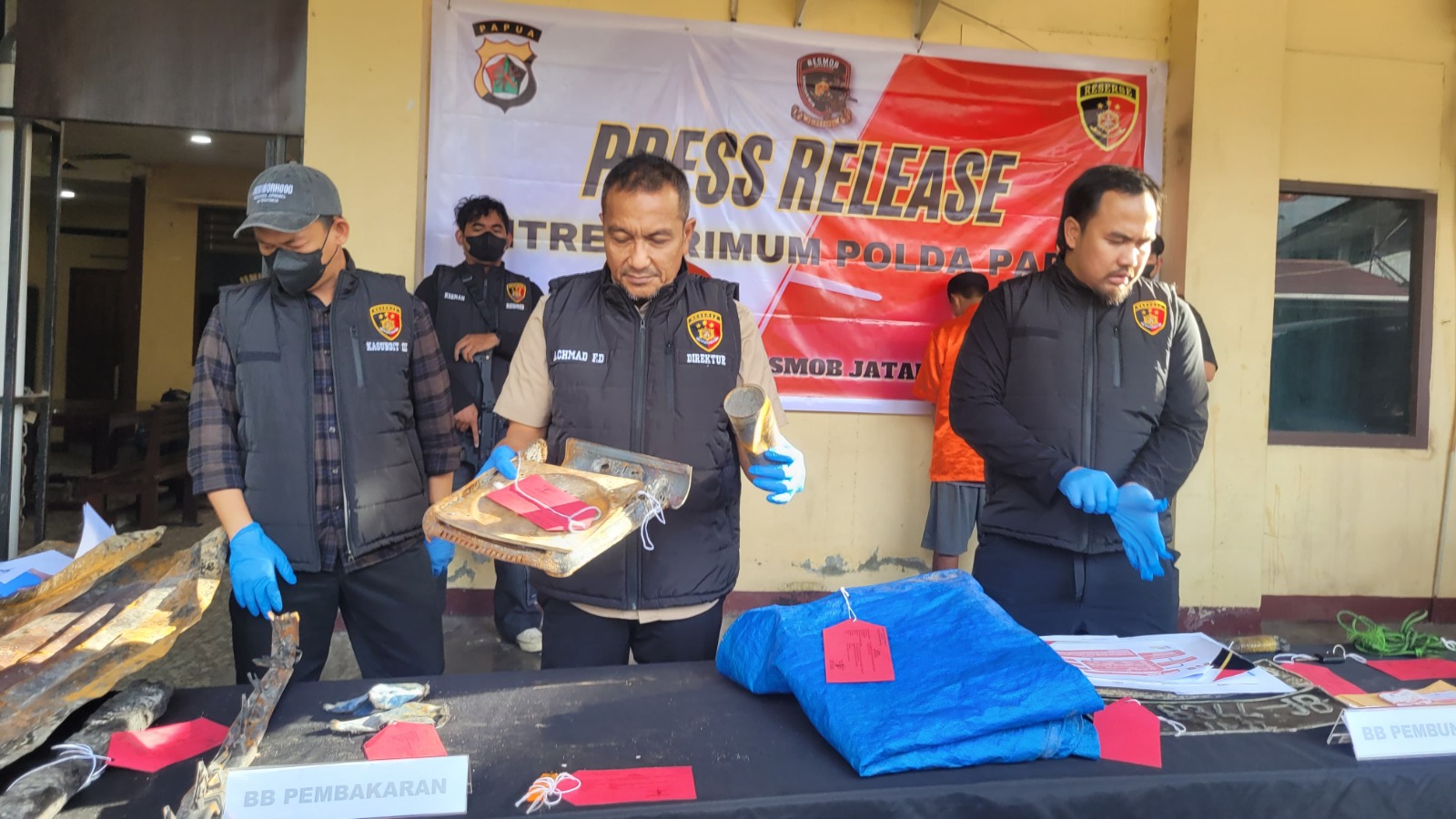 Dir Reskrimum Polda Papua Gelar Press Confrance Kasus Pembakaran 11 Petak Rumah Kontrakan