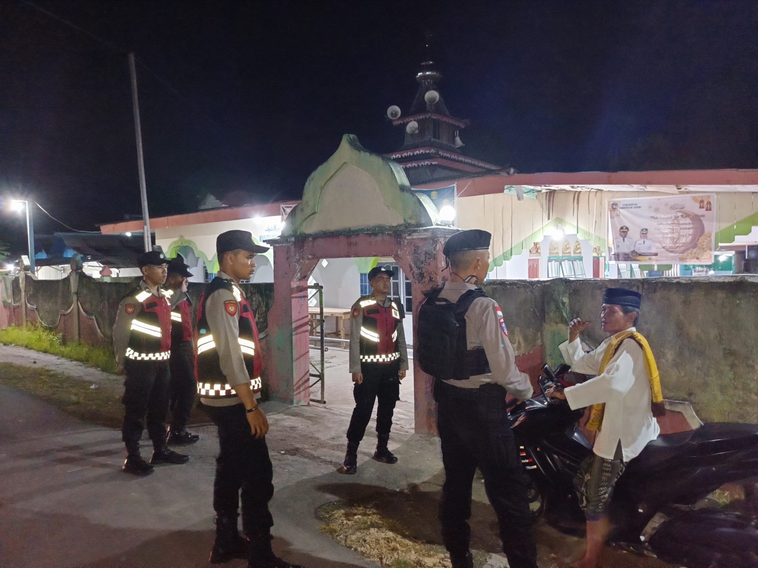 Sat Samapta Polres Sarmi Gelar Patroli Subuh, Sekaligus Lakukan Pengamanan Sholat Subuh