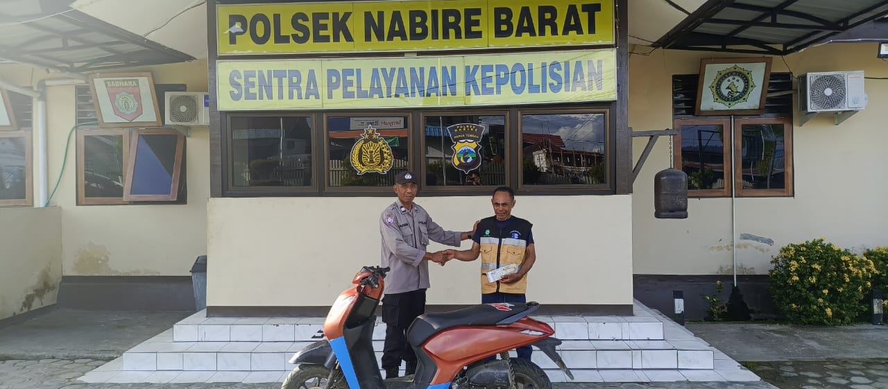 Polsek Nabire Barat Serahkan Motor Korban Begal di Jalan Jayanti kepada Pemilik