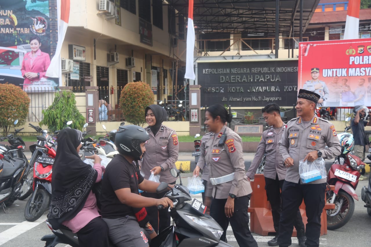 Kapolresta Merajut Kasih Bersama Polwan Dengan Berbagi Takjil dan Bukber