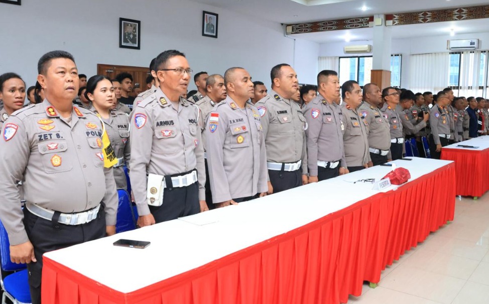 Wakapolda Papua Pimpin Latra Ops Ketupat Cartenz 2025