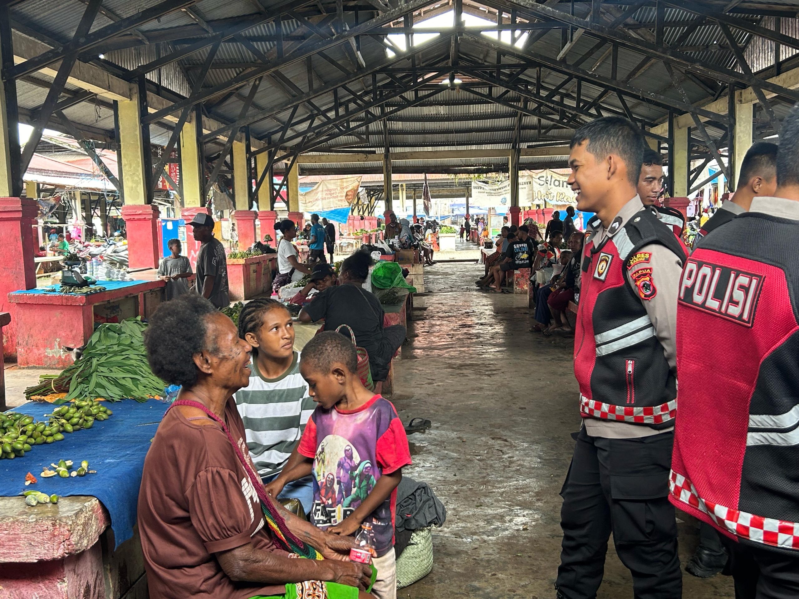 Sat samapta polres Sarmi Laksanakan Patroli Dialogis Cegah Gangguan Kamtibmas di Kabupaten Sarmi