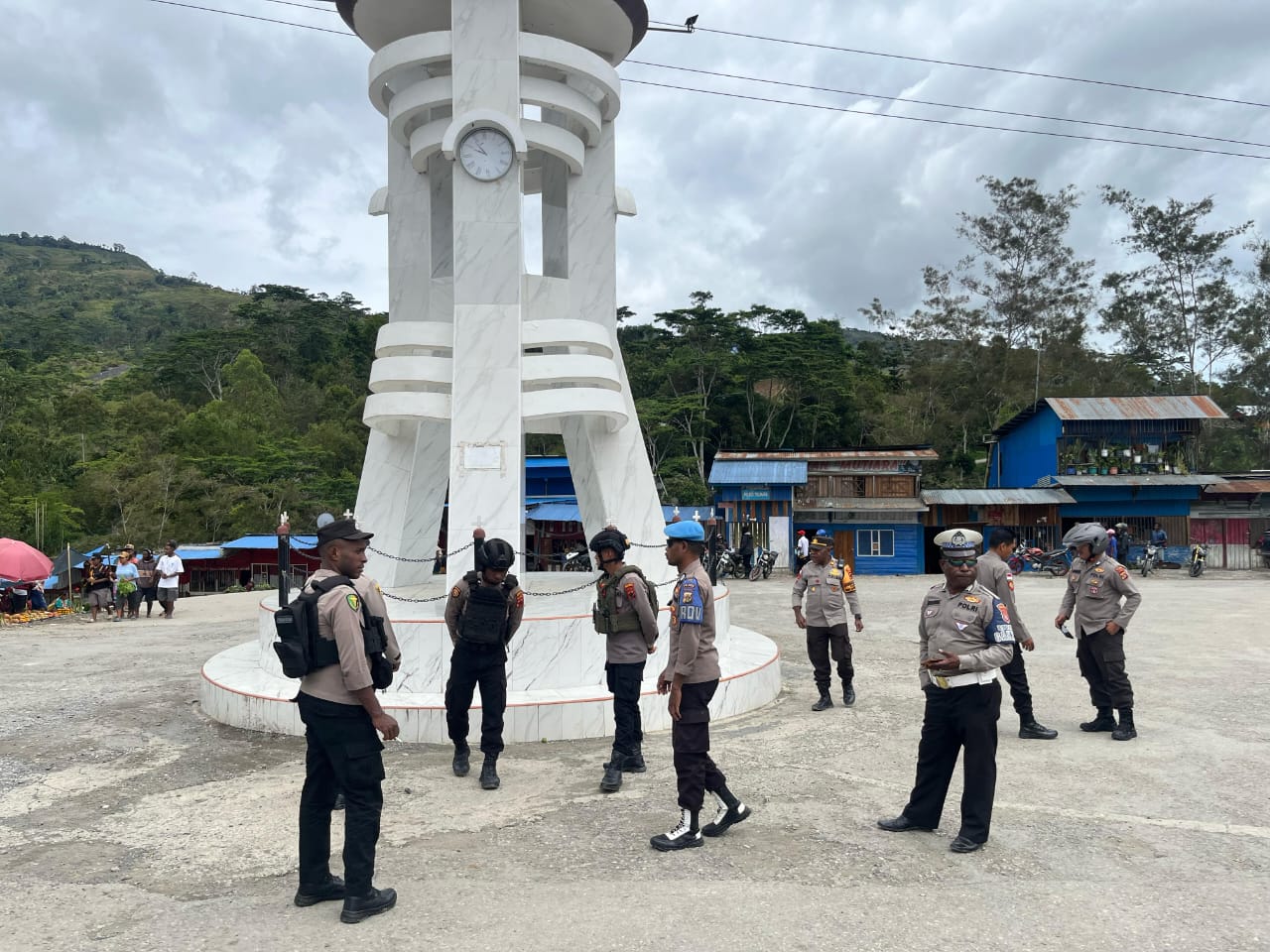 Regu III Ops Kartupat Cartenz – 2025, Polres Tolikara Laksanakan Patroli Dan Pengamanan Pelaksanaan Sholat Jumat