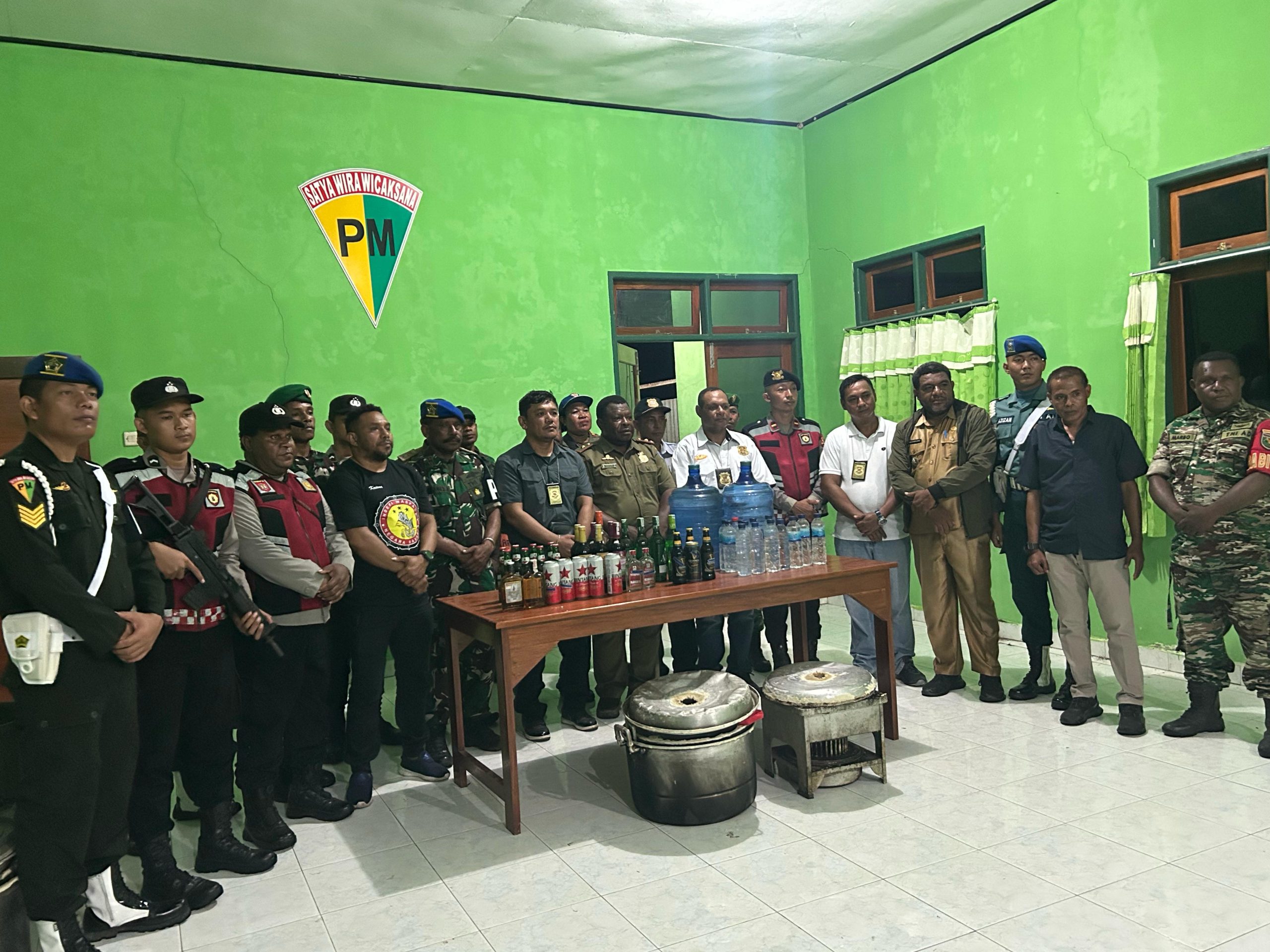 Jelang Hari Raya Idhul Fitri, Personel Gabungan Bersama Pemda Kab. Sarmi Gelar Razia Miras