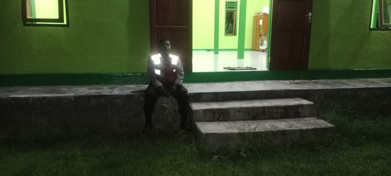 Jamin Keamanan Sholat Subuh, Polsek Pantai Timur Berikan Pengamanan