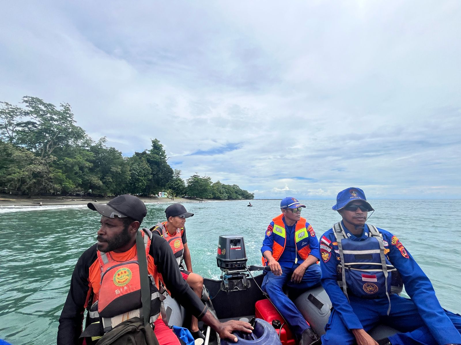 Sat Polair dan Basarnas Nabire Gelar Patroli Laut dan Himbauan Keselamatan di Pantai Wisata Saat Hari Libur