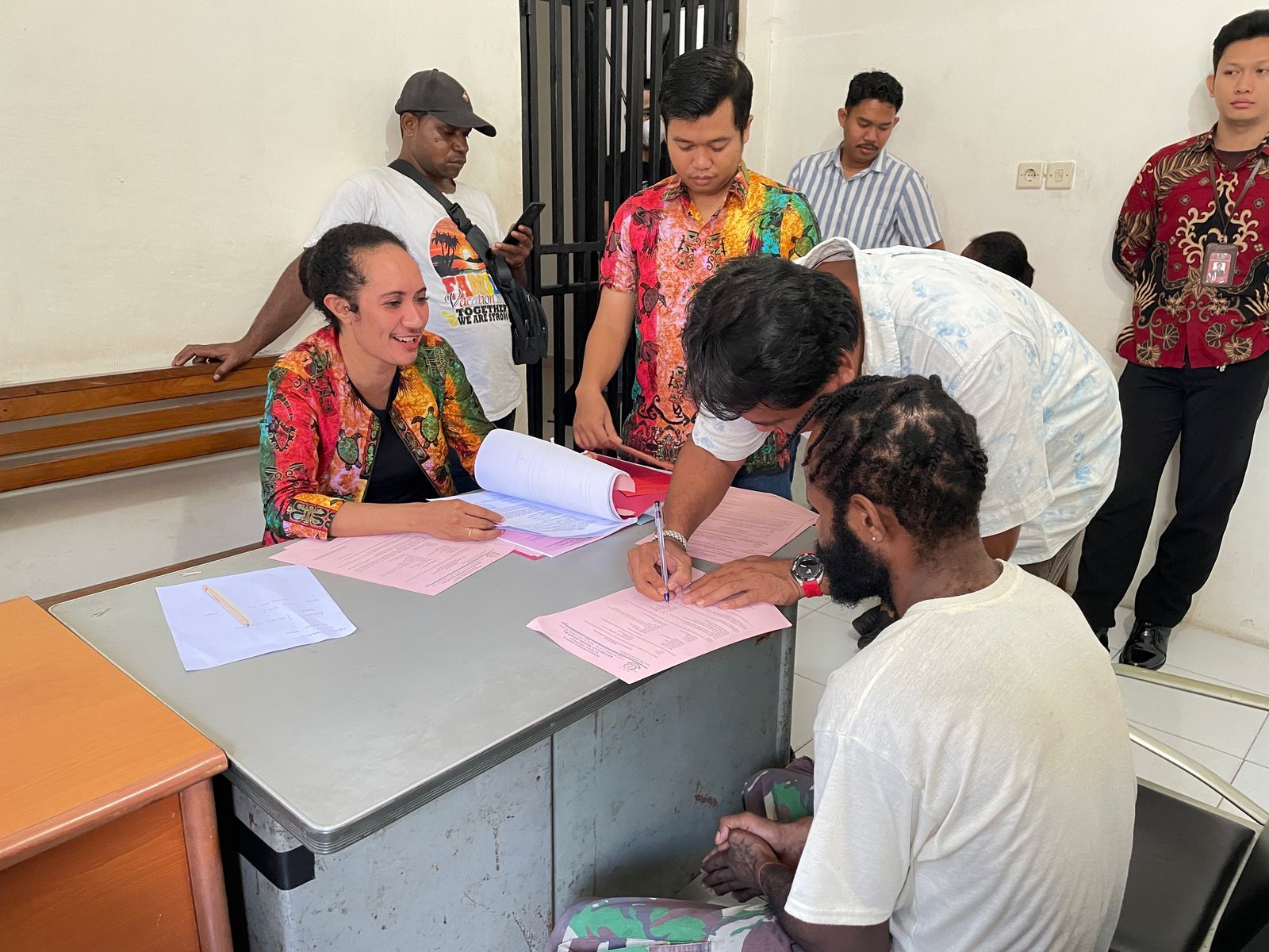 Polsek Sentani Kota Serahkan Dua Tersangka Kasus Curanmor ke Kejaksaan Negeri Jayapura