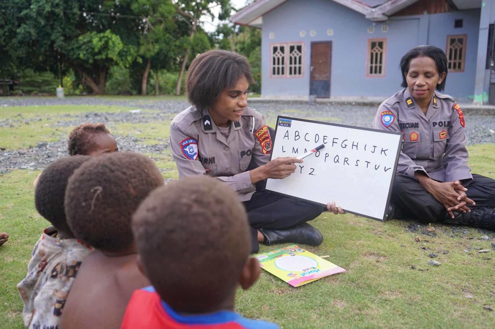 Jayapura Sambangi Kampung Doyo Baru, Tanamkan Nilai Edukasi Dan Bangun Kedekatan Dengan Warga