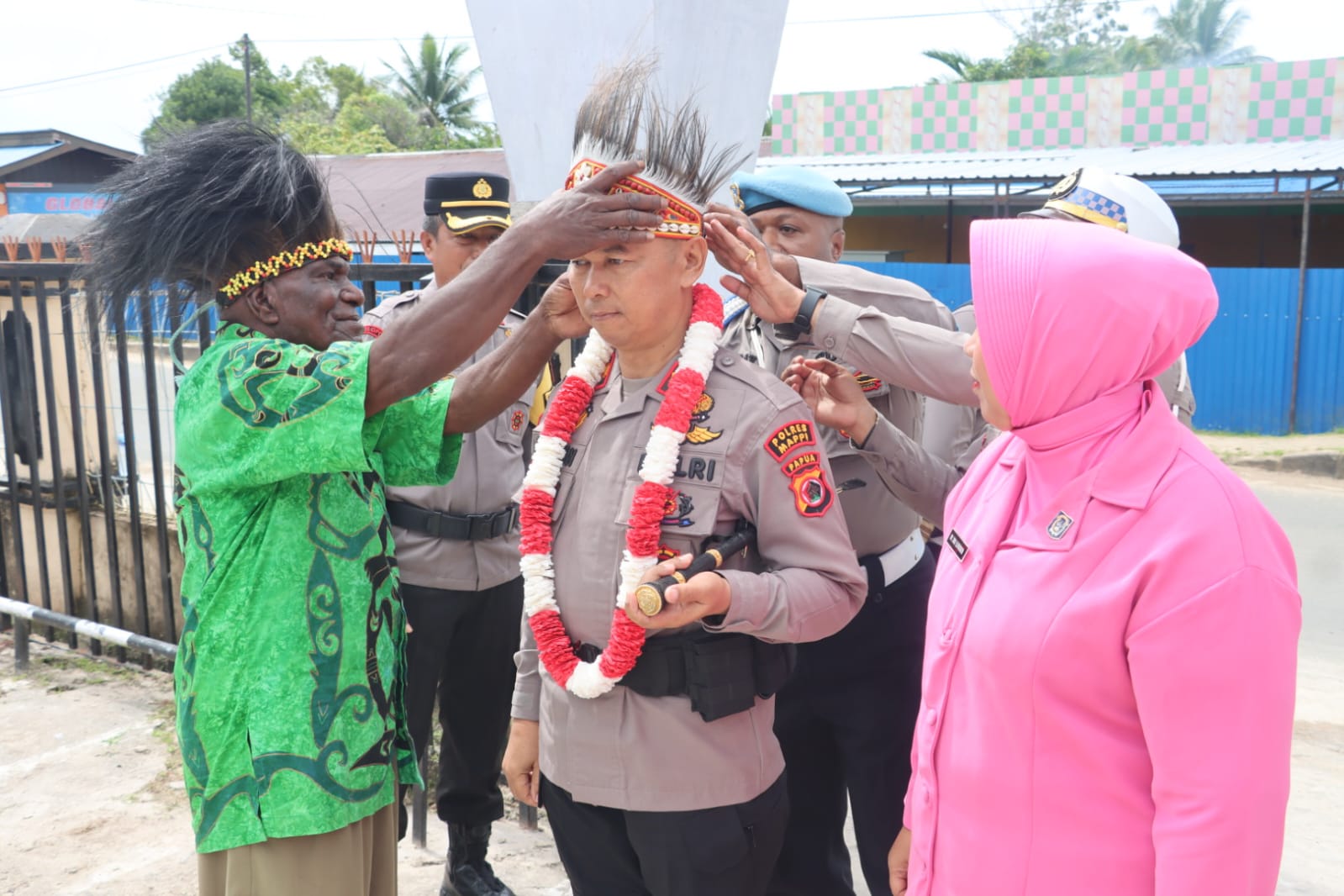 Tiba Di Mako Polres Mappi, Kapolres Mappi Di Sambut Ketua Lembaga Masyarakat Adat Kabupaten Mappi
