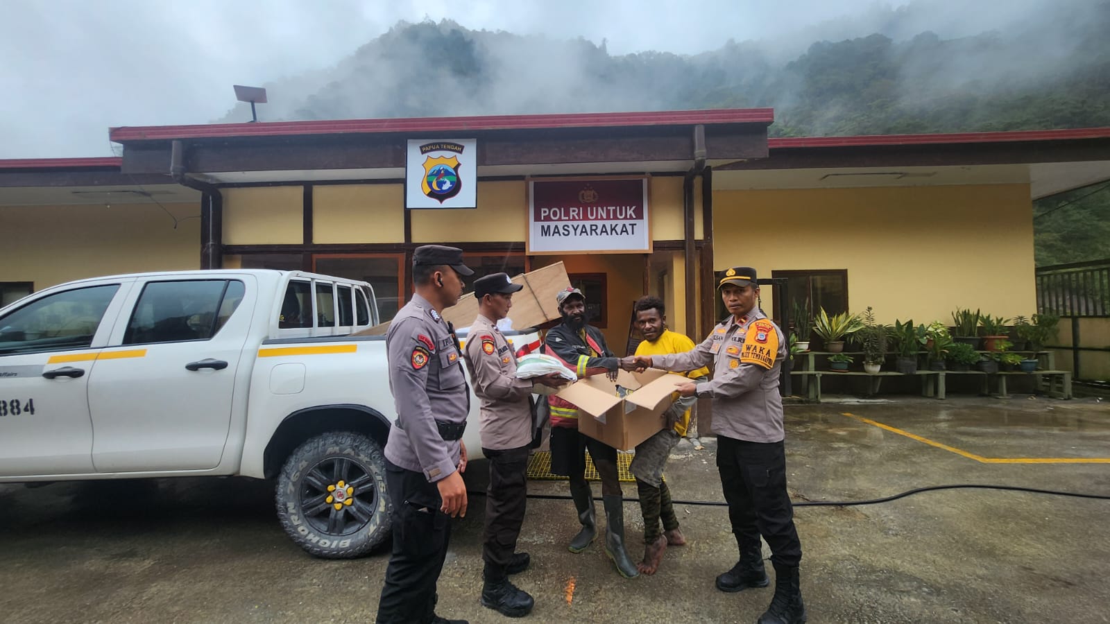 Polsek Tembagapura, Berikan Bantuan Kepada Keluarga duka di Kampung Utikini Lama Distrik Tembagapura