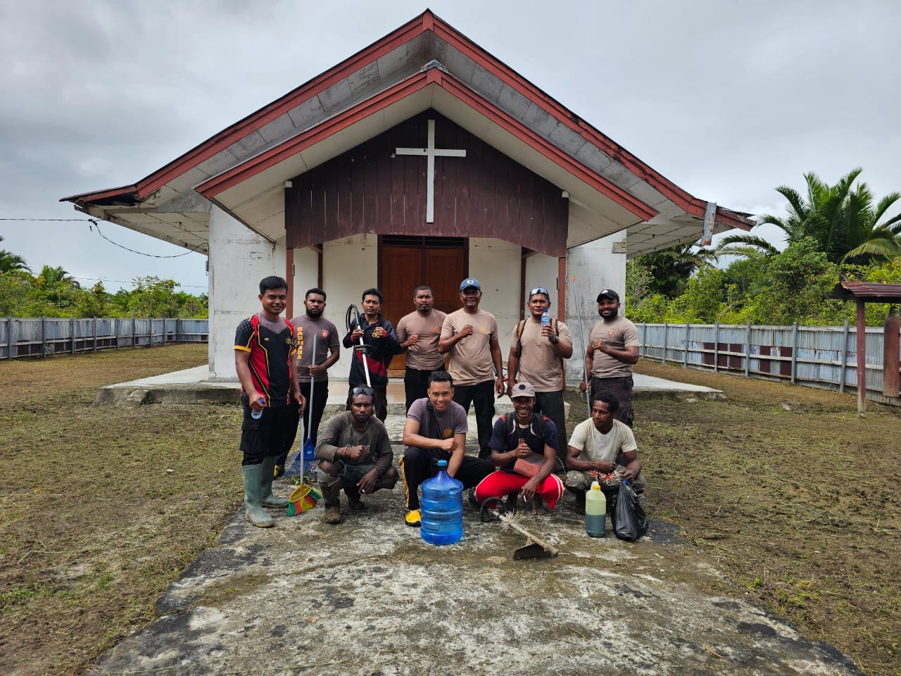 Jelang HUT Bhayangkara Polsek Kouh Gelar Bakti Sosial ke Tempat Ibadah