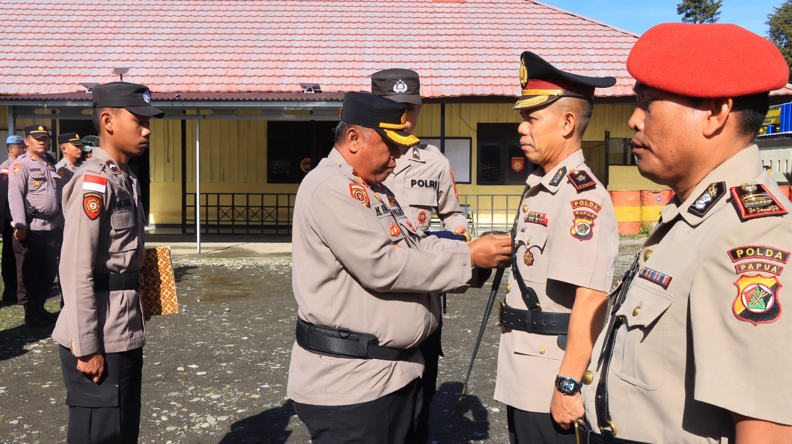 Kapolres Puncak Pimpin Upacara Pengukuhan Jabatan Wakapolres dan Kasat Reskrim Polres Puncak