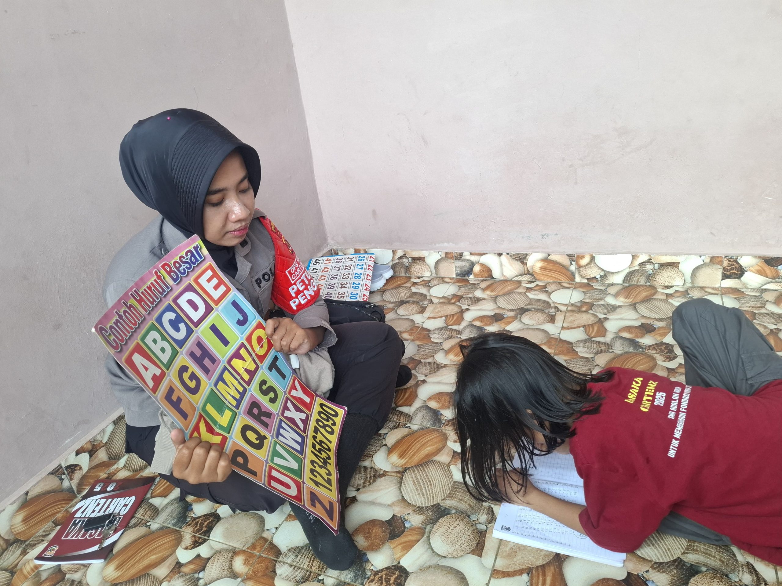 Operasi Rasaka Cartenz Hadir Melalui Petugas Pengajar Berbagi Ilmu Untuk Anak Putus Sekolah
